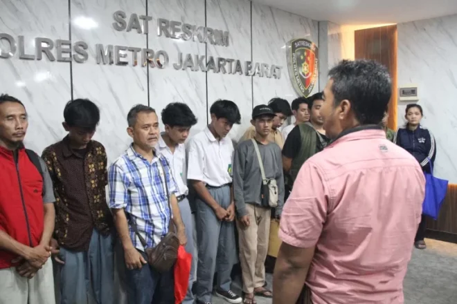 Karena pemeriksaannya sudah selesai, Hari ini semua massa yang sebelumnya diamankan dipulangkan ke rumah masing-masing